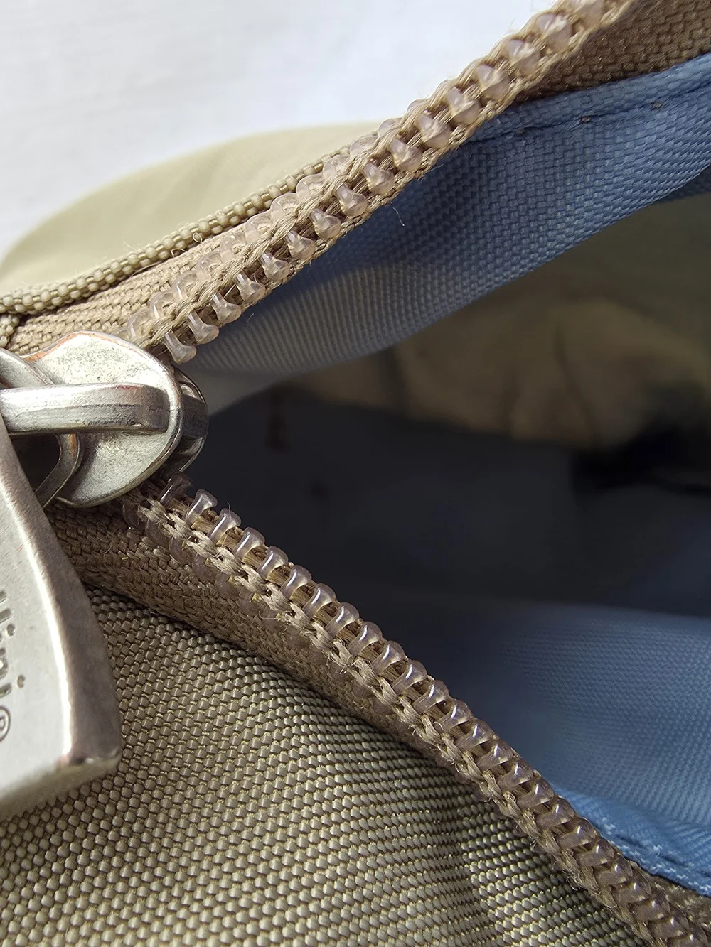 Baggallini Olive Crossbody Bag for Men - Compact Everyday Carry - Picture 4 of 9